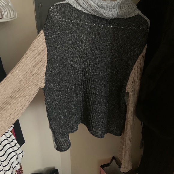 FASHION NOVA COLORBLOCK SWEATER - Picture 4 of 5